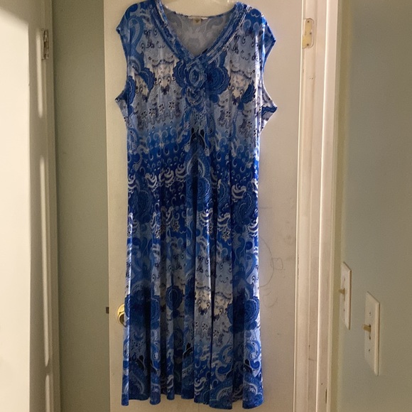 Woman’s 20W Maxi Dress knit paisley cap sleeved - Picture 2 of 2